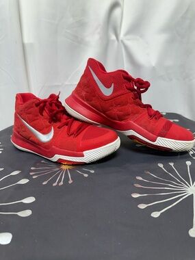 Nike Kyrie 3 Basketball Shoes Red Suede University-Used Cond